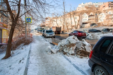 Скользкие тротуары становятся причиной обращений пешеходов в травмпункты ИА PrimaMedia