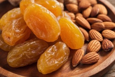 Миндаль и курага помогут избавиться от раздражительности в холодные февральские вечера ИИ GigaChat (18+)