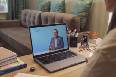 Полина Мирсанова за учёбой Кадр из видео