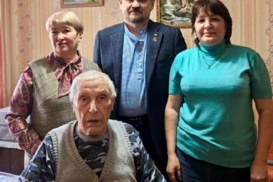 Иннокентий Гамов отметил своё 99-летие тг-канал (18+) городской администрации