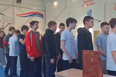 Школьники готовятся к занятиям по ликвидации последний на АЭС Кадр из видео