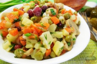 Салат &quotТаёжный&quot с маринованными грибами и клюквой - в пост самое то: баланс овощей, ягод и грибов russianfood.com