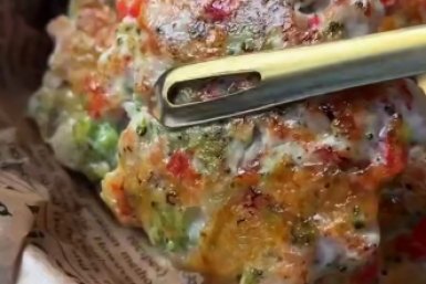 ПП-обед, который всем зайдёт: котлетки из индейки с брокколи, сладким перцем и сыром телеграм-канал &quotРецепты| Десерты Супы Закуски&quot (12+). 