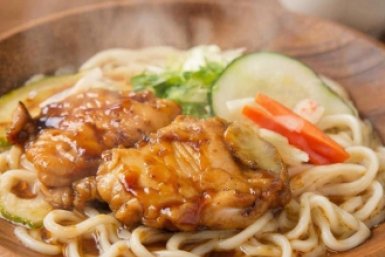 Дома, как в японском ресторане: лапша удон с курицей и овощами в соусе терияки