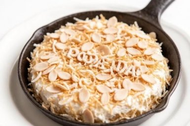 Торт "Рафаэлло" на сковороде со сгущенкой. Готовится в считанные минуты - мыть много посуды не придется