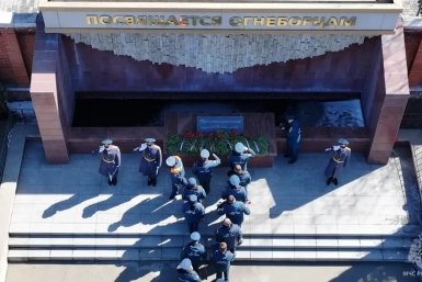 Память огнеборцев МЧС России, погибших при исполнении долга почтили в Чите МЧС Забайкалья