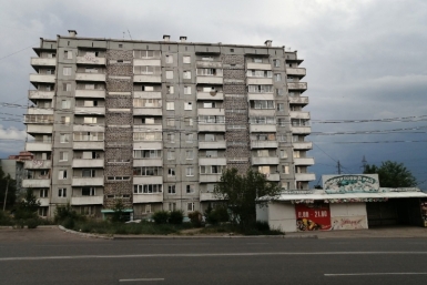 Демонтаж "падающего" дома в мкр Северный начался в Чите