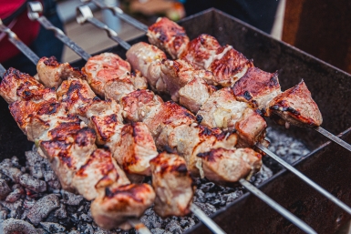 В 2026 шашлычники "подсели" на восточный маринад: лайм плюс кинза — и мясо нежнее и вкуснее чем в ресторане