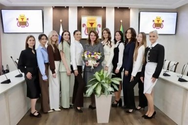 Мэр Читы восхитилась девушками города на конкурсе красоты Канал мэра Читы в МАКСе (12+)