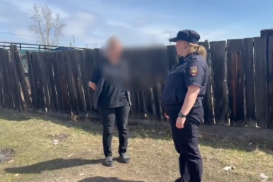 Иностранка получила штраф из-за готовки шашлыка для своего сына в Забайкалье кадр из видео