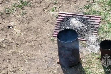 Горящий мусор в бочке ГУ МЧС России по Забайкалью
