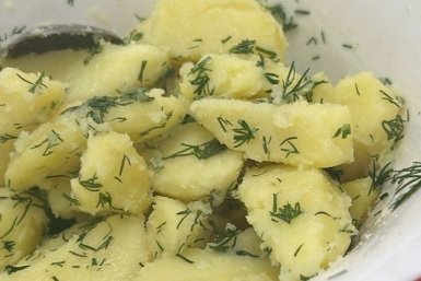 Сноха выпрашивала у меня рецепт этой вкусной и сливочной картошечки: секрет только в одном ингредиенте