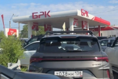 АЗС "БРК" временно прекращает продажу бензина для физлиц