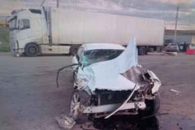 Водитель без прав на Toyota Crown врезался в большегруз Volvo в Шилкинском районе Госавтоинспекция Забайкалья