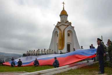 Силовики Забайкалья развернули над Читой 25-метровый флаг России пресс-служба УФССП России по Забайкальскому краю