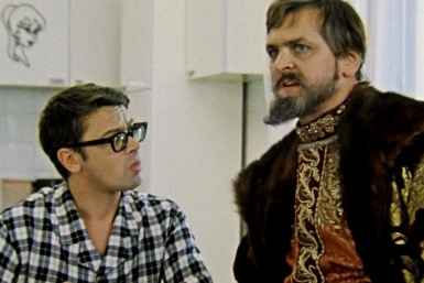 Иван Грозный и Александр Тимофеев Кадр из фильма &quotИван Васильевич меняет профессию&quot (6+)