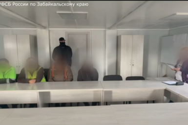 Девяти мигрантам, приехавшим в Забайкалье на заработки, закрыли въезд в РФ на полвека кадр из видео