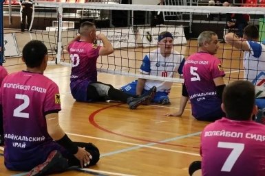Ветераны СВО из Забайкалья завоевали серебро чемпионата Дальнего Востока по волейболу сидя правительство Забайкалья