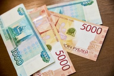Аналитики назвали главные траты россиян после повышения зарплаты
