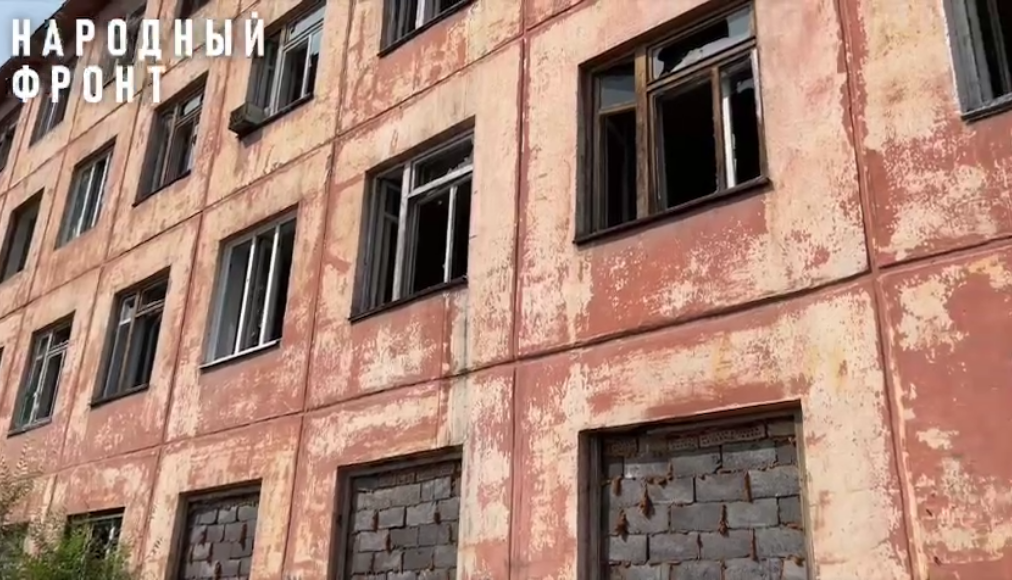Заброшенное общежитие Минобороны кадр из видео