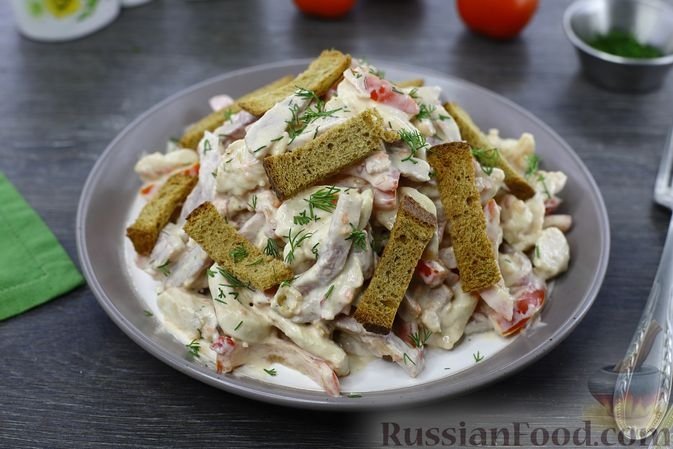 Сытный салат с курицей, ветчиной и сухариками - в 100 раз вкуснее &quotОбжорки&quot russianfood.com
