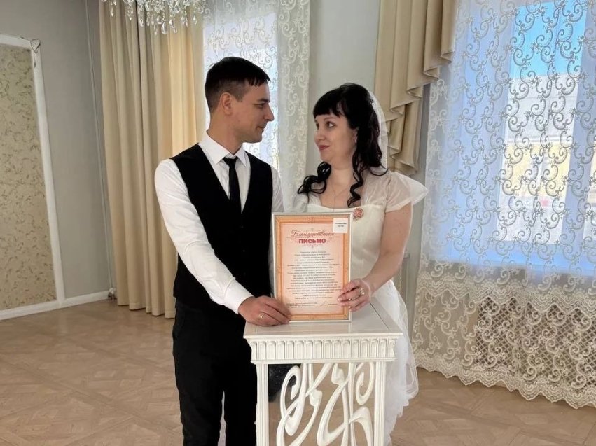 Супруги Анна и Сергей Тихоновы департамента ЗАГС Забайкалья