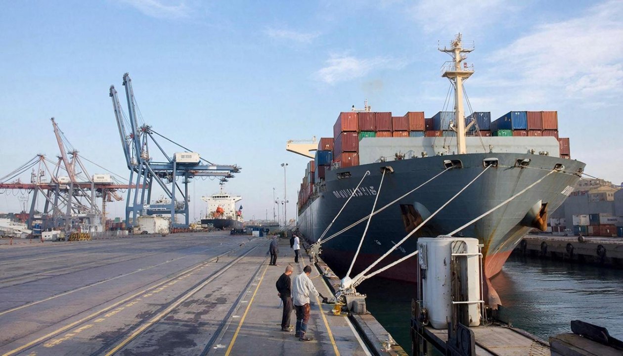 Тематическое фото GigaChat (18+)