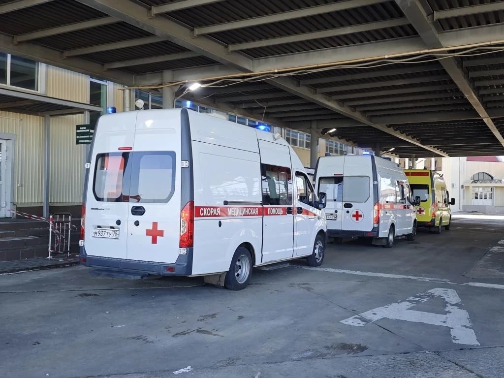 Автомобили скорой помощи на МАПП пресс-службы администрации Забайкальского округа