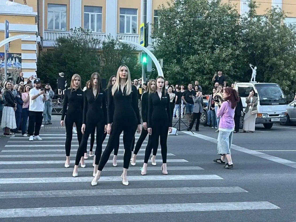 модный показ канал в МАКСе (12+) мэра Читы