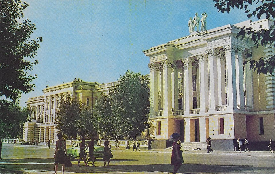 Сайт: sovietpostcards, автор: А. Шапиро
