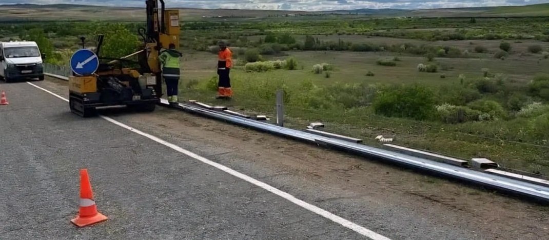 Установка барьерного ограждения пресс-службы Минстроя Забайкалья