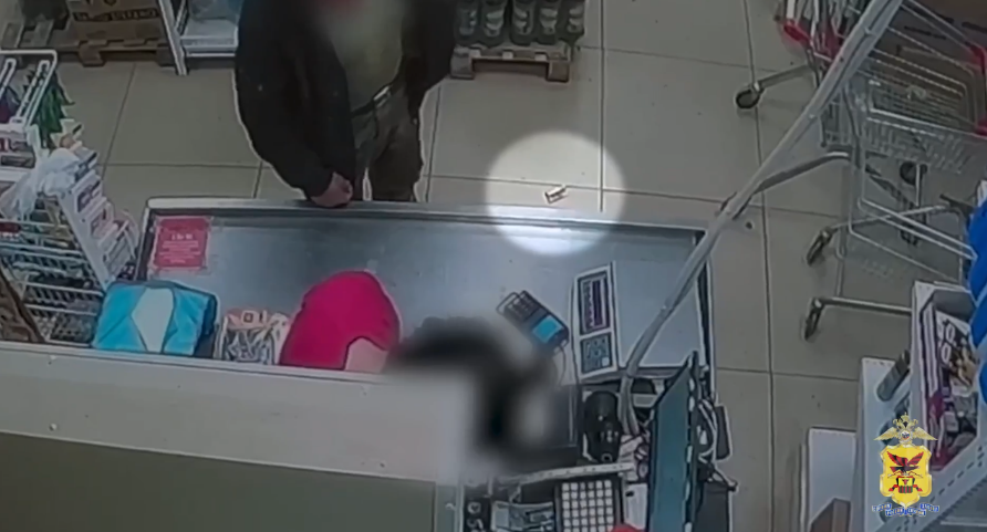 Злоумышленник в магазине Кадр из видео