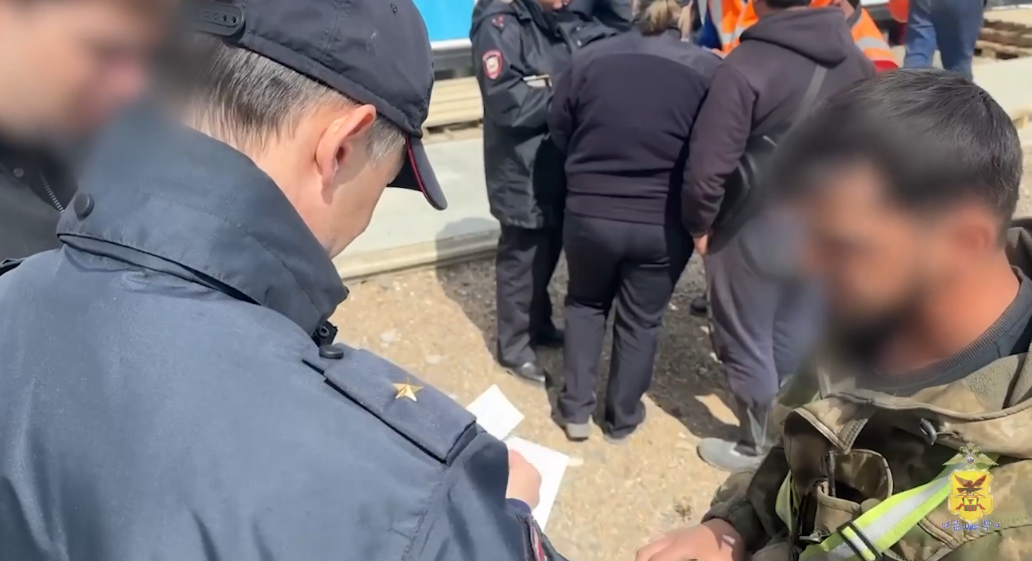 Проверка мигранта Кадр из видео