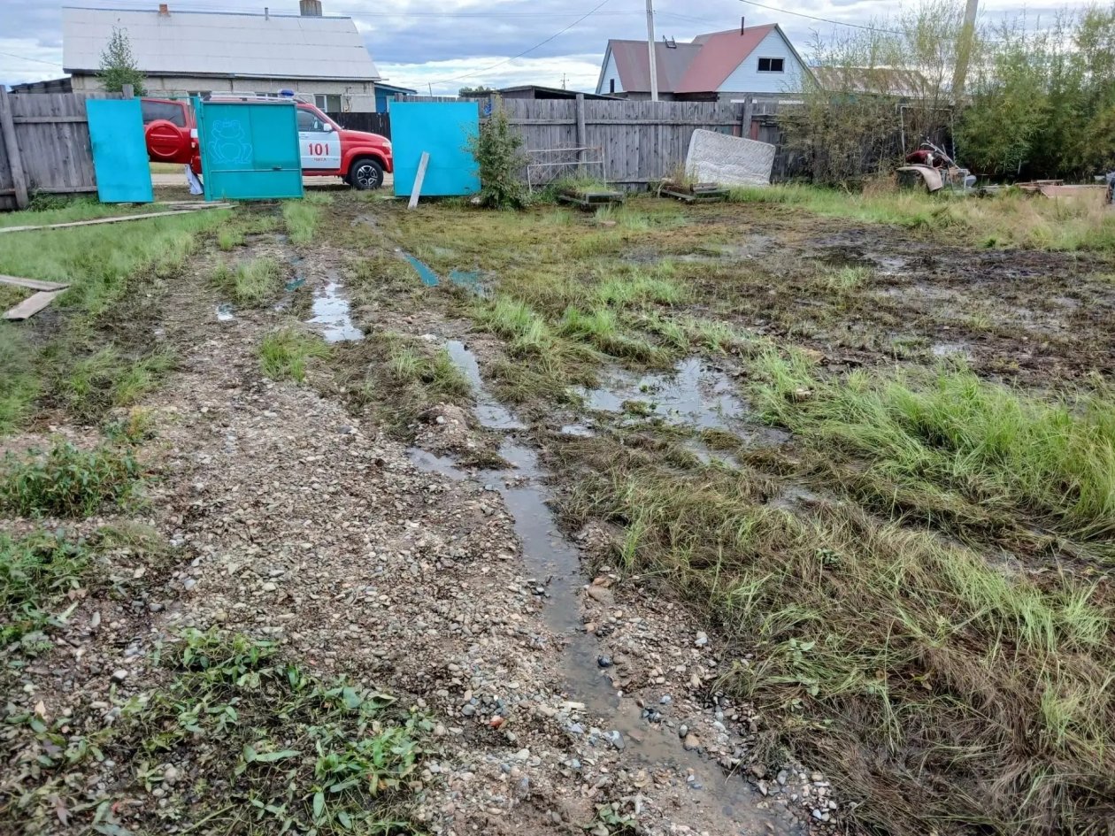 Сотрудники «Забайкалпожспаса» откачали воду с участка в селе Угдан