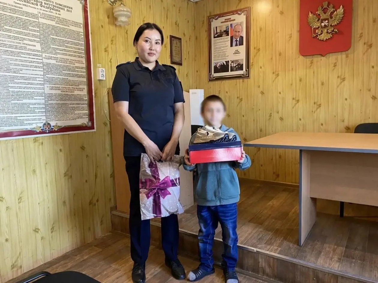 Полицейские помогли многодетной семье из Сивяково собрать дочерей в школу