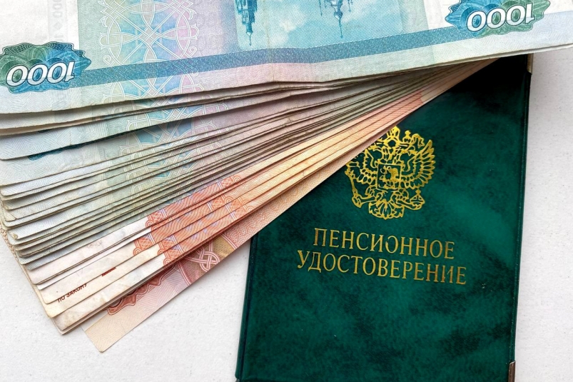 Пенсионное удостоверение Валерия Овдеенко, ИА PrimaMedia