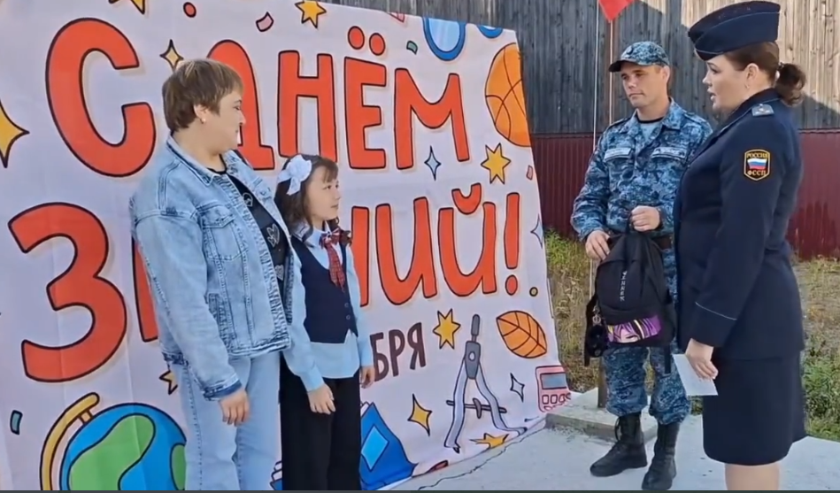 Вручение ранца кадр из видео
