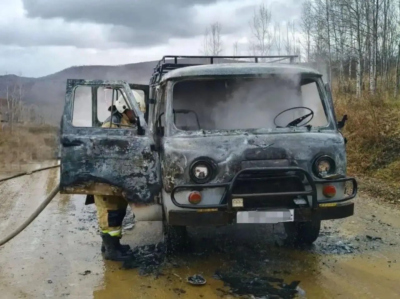Автомобиль загорелся на дороге Нерчинский Завод — Горбуновка в Забайкалье МЧС Забайкалья